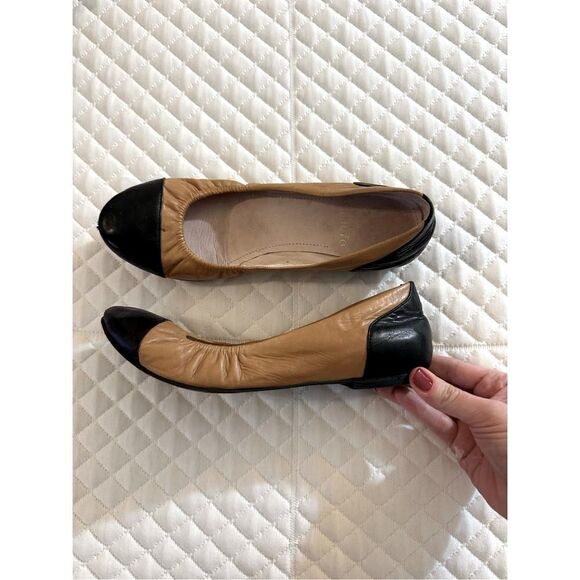 Vince Camuto Color Block Colored Tan Black Flats 6.5 - Picture 10 of 10